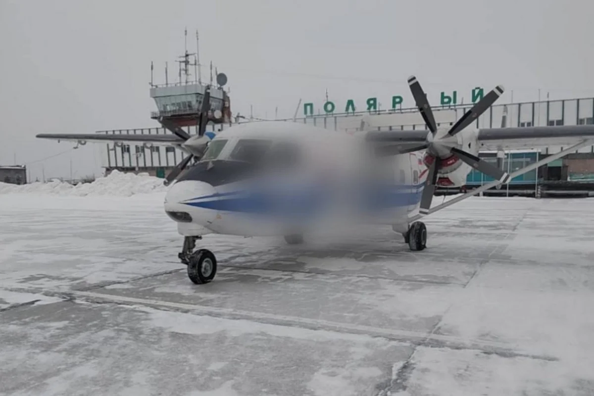 Самолет Ан-38 выкатился за пределы взлетно-посадочной полосы в Якутии