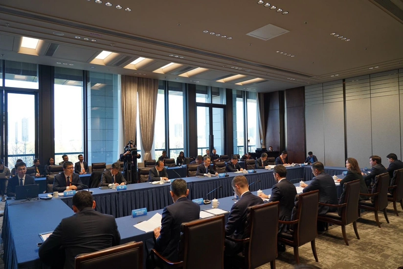 Астана, Ашхабад и Пекин обсудили развитие транспортно-логистических связей