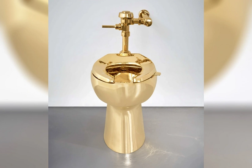 18 karatlıq qızıldan hazırlanmış unitaz hərracda 12,1 milyon dollara satılıb