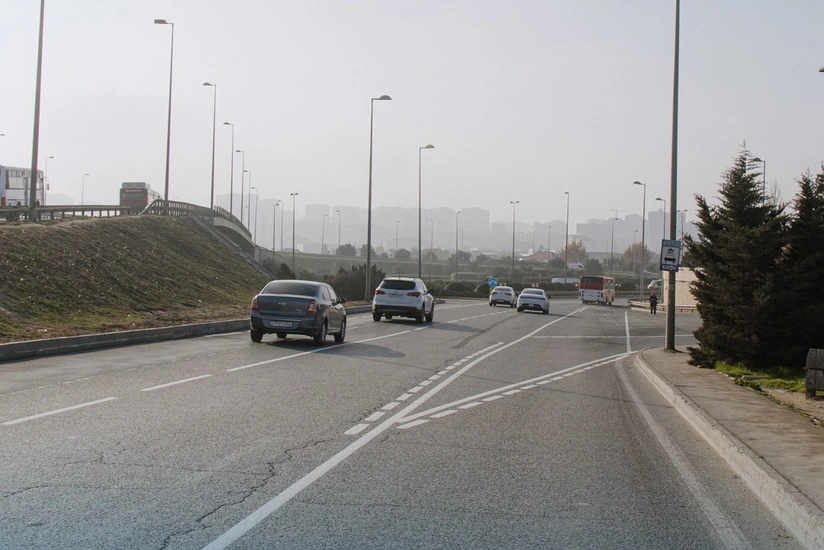 Şəhər şosesində xüsusi hərəkət zolağı təşkil edilir