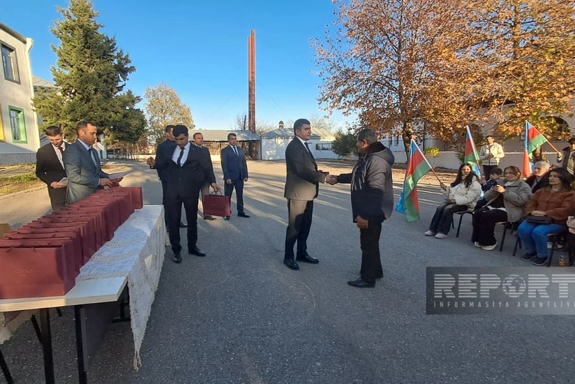 Növbəti köç Həsənriz və Vəngli kəndlərinə çatıb, açarlar təqdim olunub - YENİLƏNİB-2