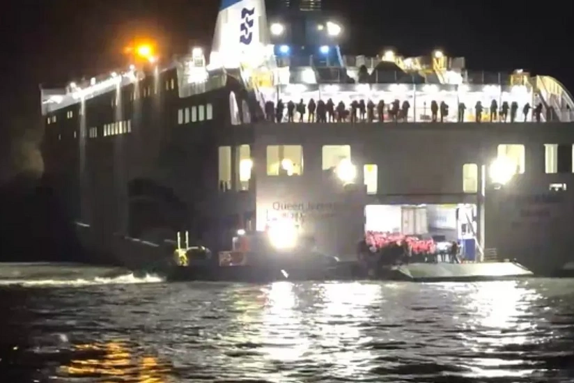 В Южной Корее штурман и матрос севшего на мель парома задержаны