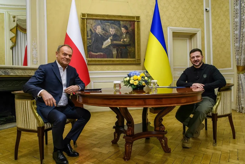 Зеленский проинформировал Туска о переговорах с Европой и США