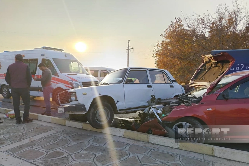 Babək rayonunda yol qəzası baş verib, ana və üç övladı xəsarət alıb
