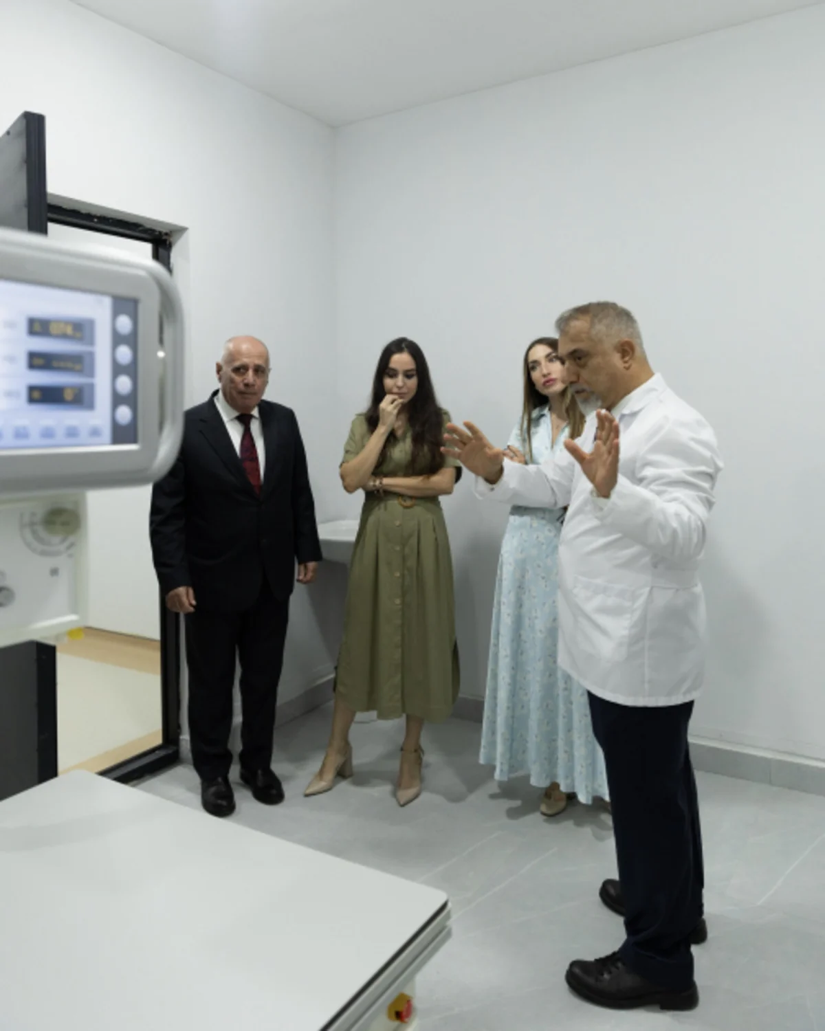 Leyla Aliyeva and Alena Aliyeva tour Veterinary Clinic under Lankaran State University