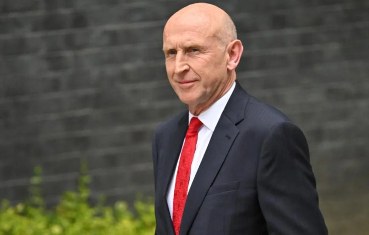 KİV: Britaniyanın müdafiə naziri ikinci evinə görə vergi ödəməyib