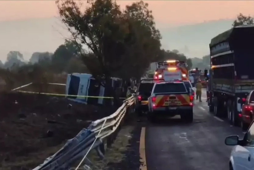 Не менее семи человек погибли в результате опрокидывания автобуса на западе Мексики