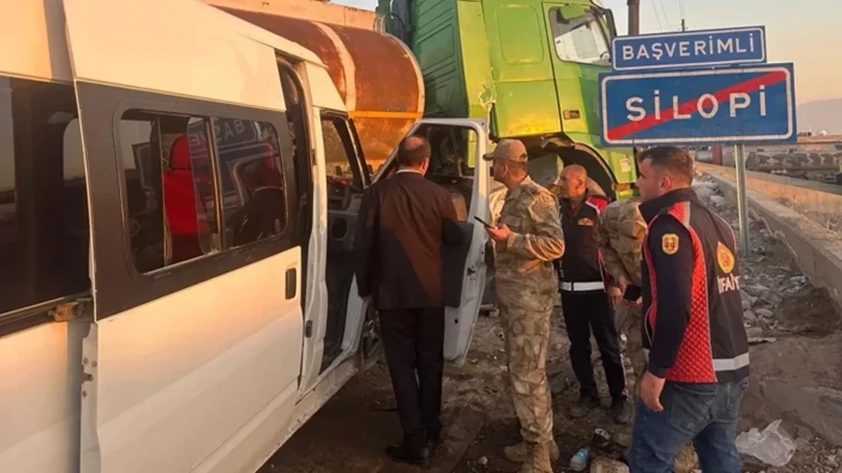 В Турции при столкновении автобуса и бензовоза пострадали 14 человек