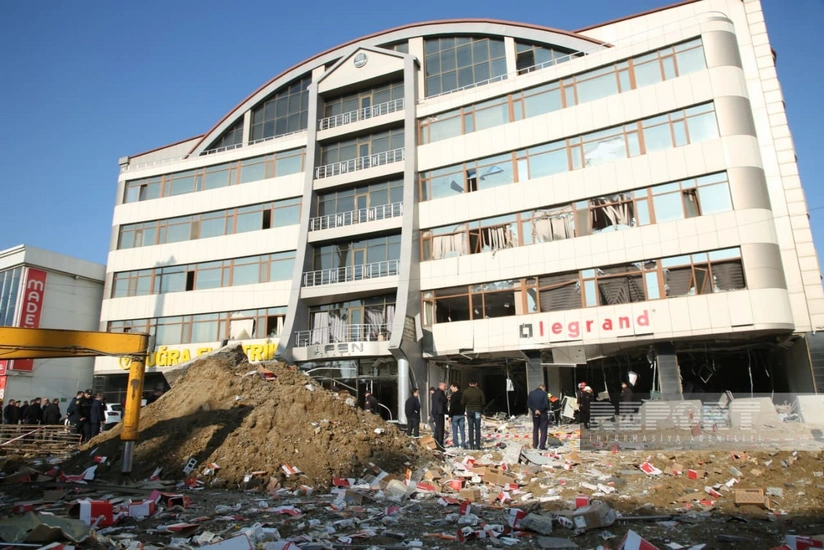 FHN: Bakıda partlayış baş verən ərazidən 7 nəfər xilas edilib - YENİLƏNİB-4