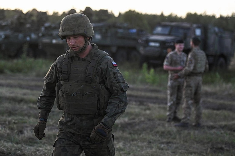 Polşa Ukraynadakı vəziyyətdən asılı olmayaraq silahlanmağa davam edəcək