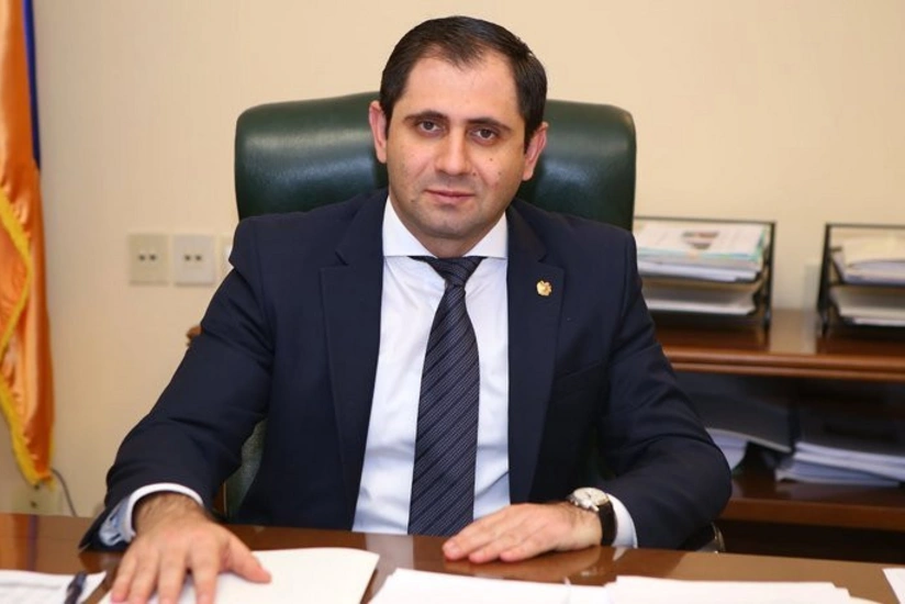 Erməni nazir ordunun riskli kadrlardan təmizlənməsini vacib hesab edir