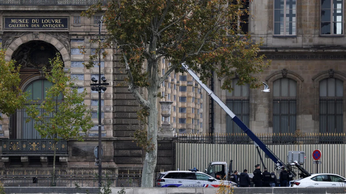 Во Франции полиция задержала четвертого подозреваемого в ограблении Лувра
