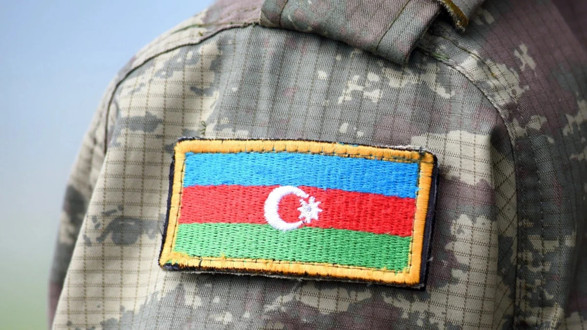 Zabitlərin dinc dövrdəki hərbi xidmət müddətinin 6 ay azaldılması ilk oxunuşda qəbul edilib