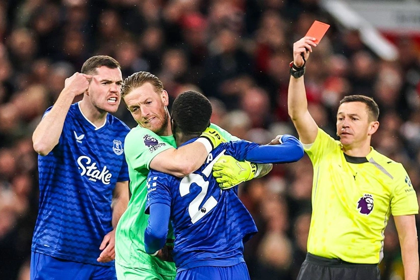 Mançester Yunayted öz meydanında azlıqda qalan Evertona uduzub