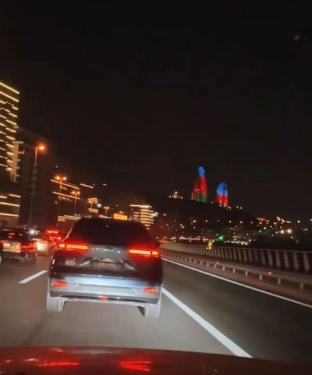 Bakıda nömrəsiz avtomobil idarə edən qazi saxlanılıb