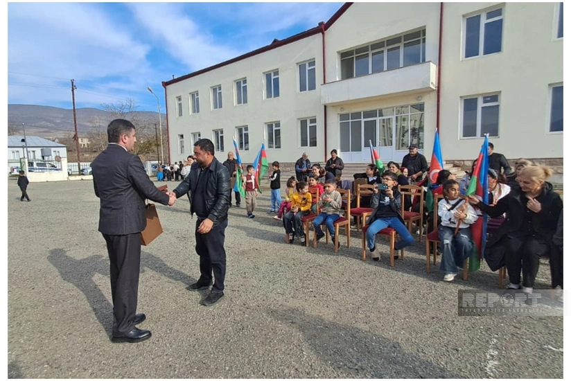 Növbəti köç karvanı Təzəbinə kəndinə çatıb, açarlar təqdim edilib - YENİLƏNİB
