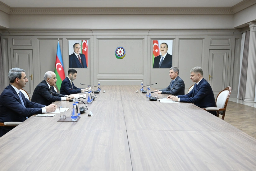 Премьер Азербайджана обсудил с главой РЖД развитие инфраструктуры МТК Север-Юг