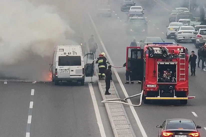 Загоревшийся на центральном проспекте Баку автомобиль потушен - ОБНОВЛЕНО