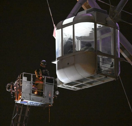 20 rescued from Japan's tallest Ferris wheel after lightning strike