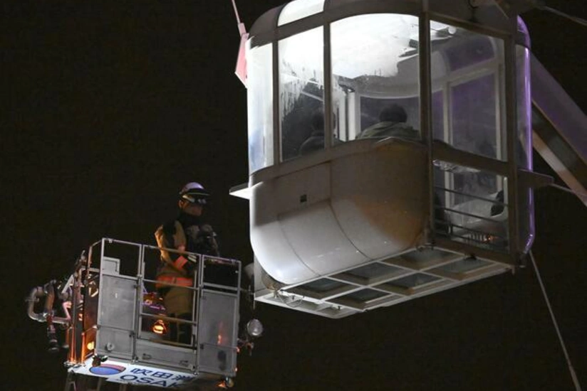 В Японии 20 человек на девять часов застряли на колесе обозрения