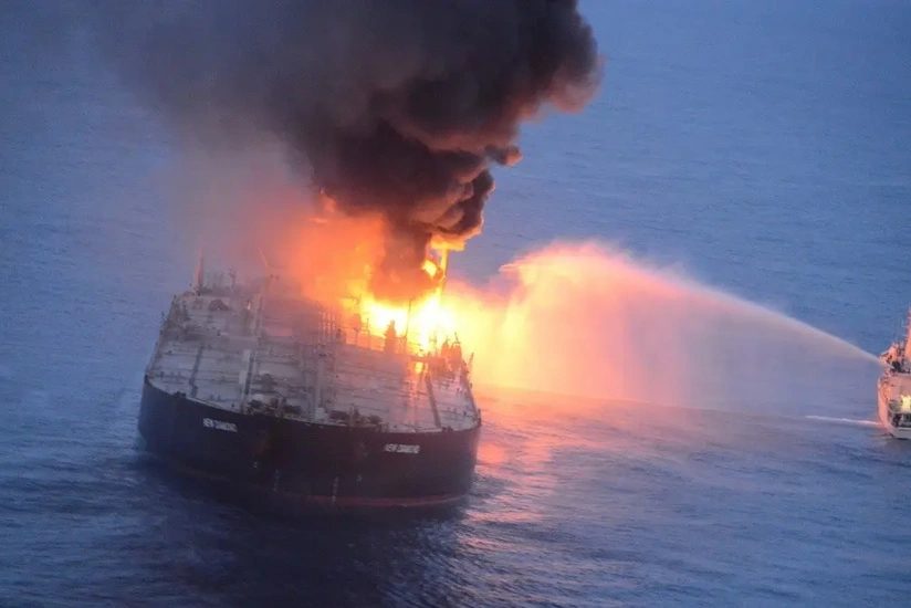 В Черном море на танкере произошел взрыв и пожар