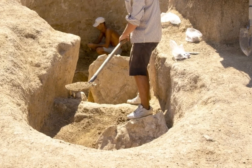 В Греции нашли необычное захоронение женщины в перевернутой диадеме