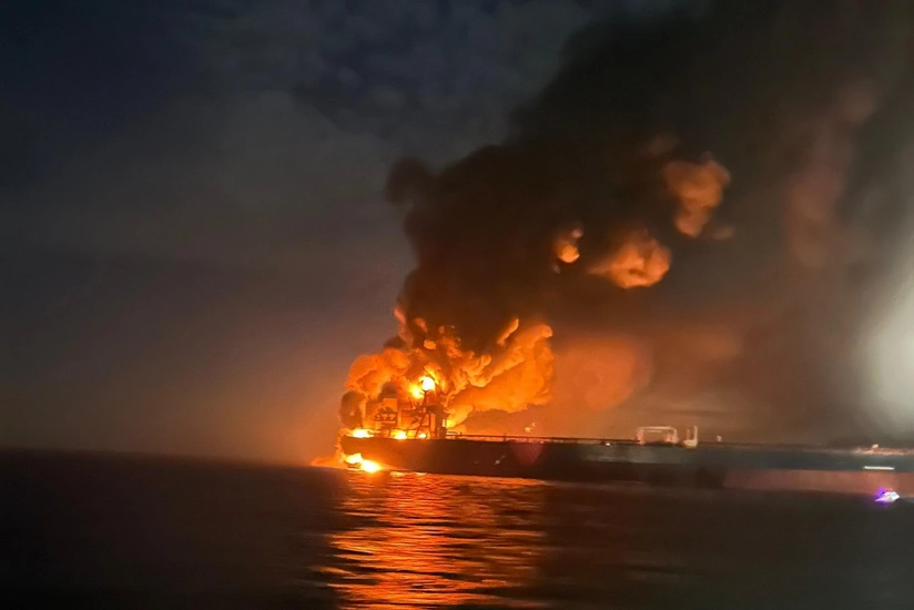 Qara dənizdə zərbə alan tankerdəki heyət gəmini tərk etməyib - YENİLƏNİB-3