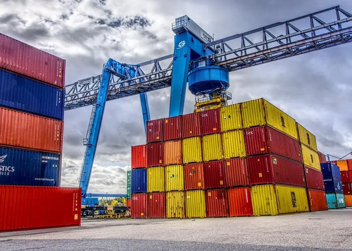 Azerbaijan's foreign trade surplus up sevenfold