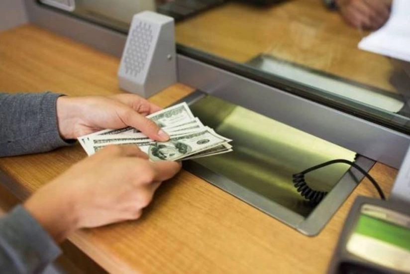 AMB valyuta mübadiləsi xidməti göstərən 2 şirkətin vəzifəli şəxslərini cərimələyib