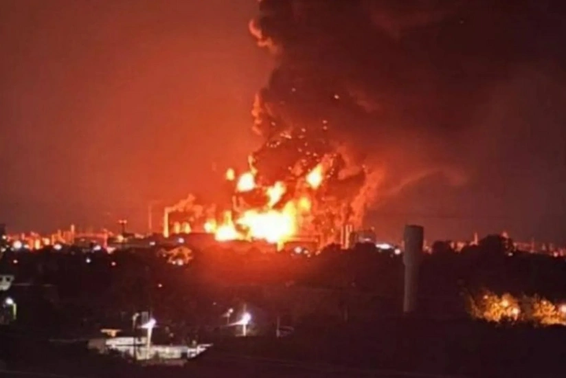 В Краснодарском крае РФ из-за атаки дронов загорелся НПЗ