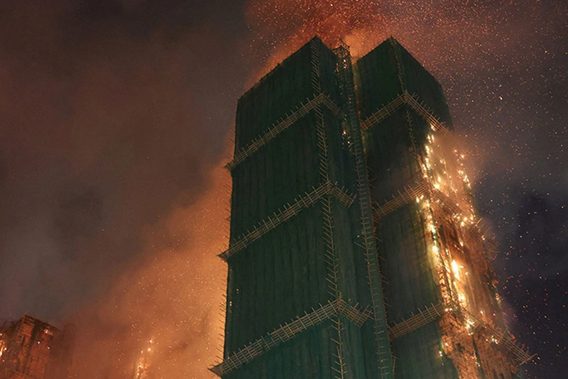 Число задержанных в Гонконге по делу о пожаре в жилом комплексе достигло 11