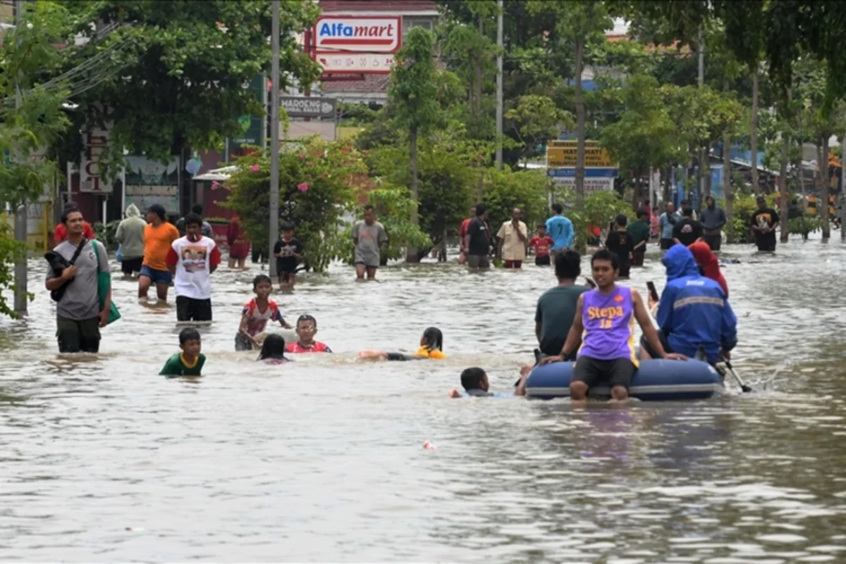 Death toll from floods and landslides in Indonesia nears 250