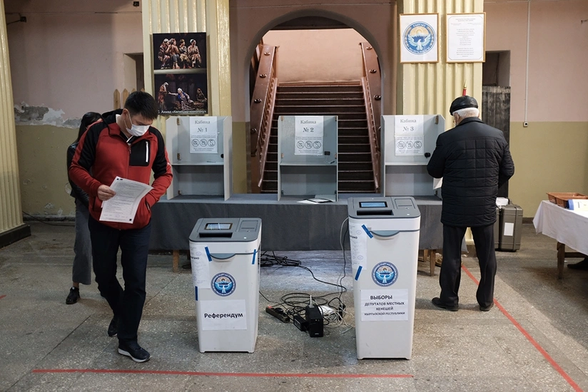 В Кыргызстане из-за нарушений на выборах уволены три чиновника