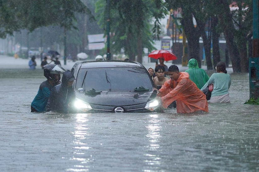 Число погибших от наводнений в Индонезии возросло до 435