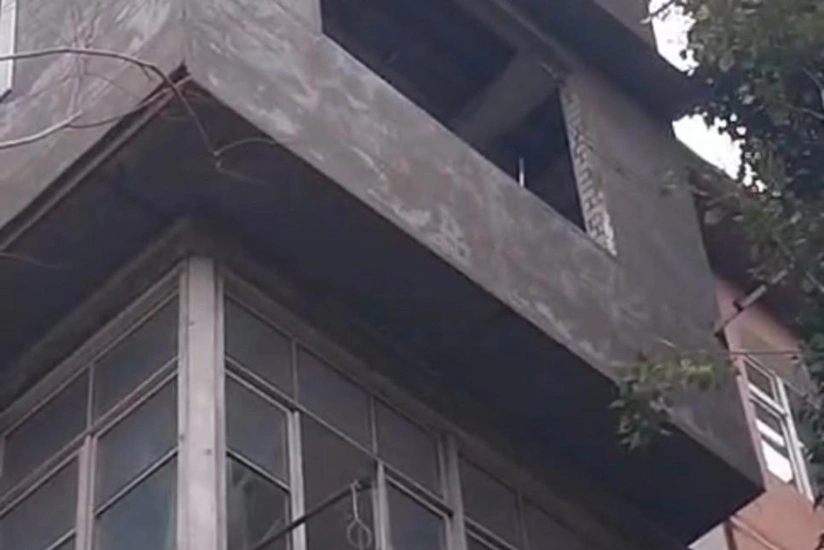 Bakıda yaşayış binasında partlayış olub, xəsarət alan var