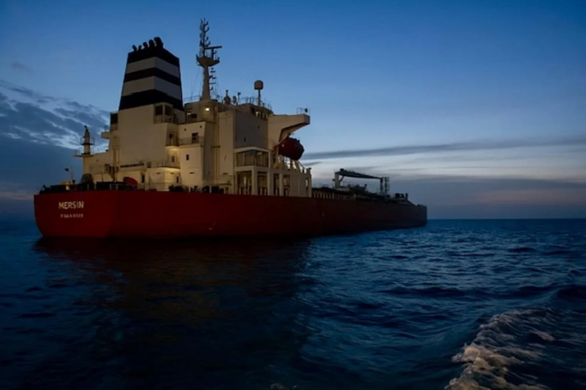 Нефтяной танкер M/T Mersin подал сигнал бедствия у берегов Сенегала