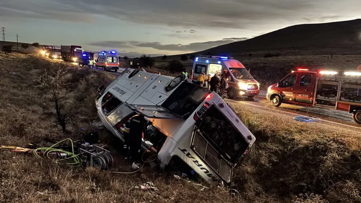 Bus overturns in western Türkiye, there are dead and injured