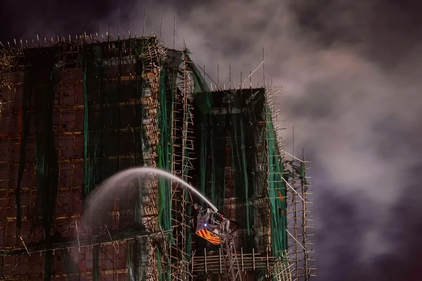 Полиция Гонконга арестовала 14 человек по делу о пожаре в жилом комплексе