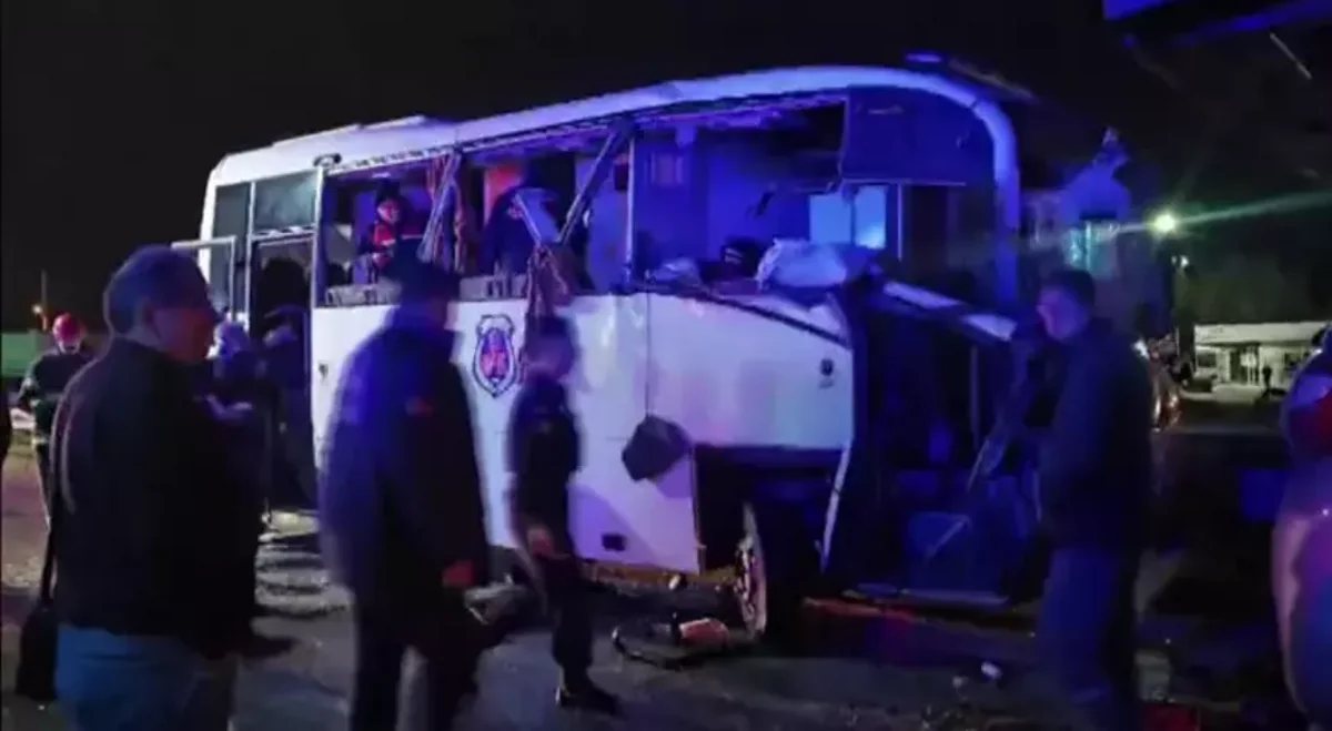 Türkiyədə ağır yol qəzasında onlarla insan xəsarət alıb
