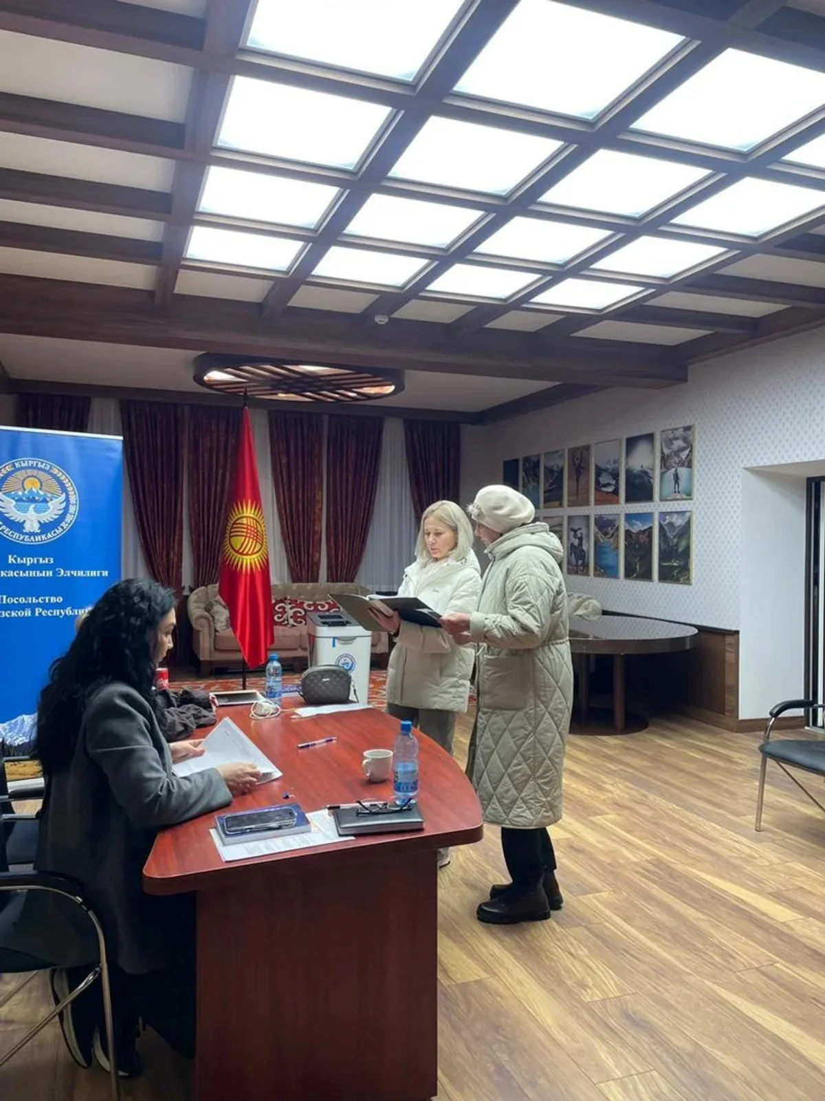 25 mindən çox Qırğızıstan vətəndaşı növbədənkənar parlament seçkilərində xaricdə səs verib