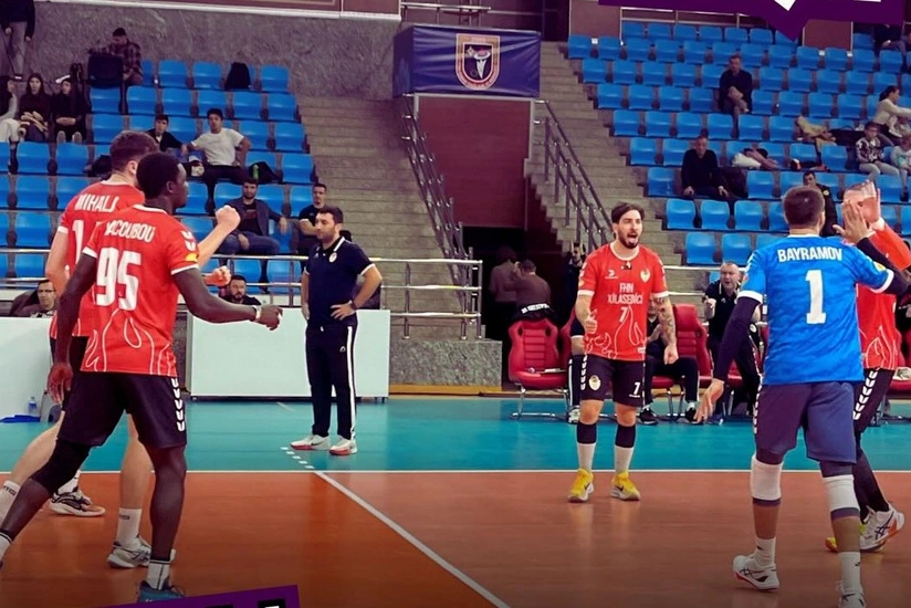 Kişi voleybolçular arasında Azərbaycan Yüksək Liqasının V turunun oyunları eyni gündə baş tutub