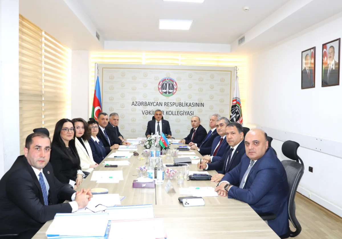 Azərbaycanda bir vəkilə xəbərdarlıq edilib, biri isə cərimələnib