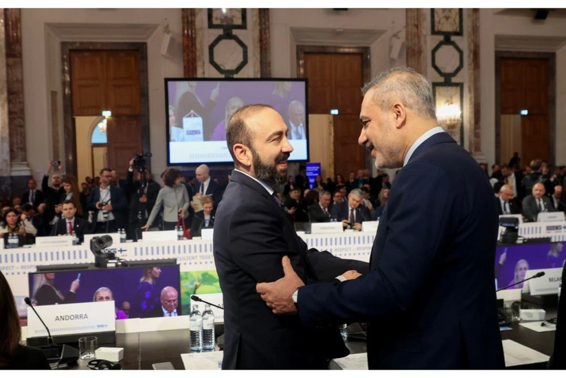 Главы МИД Турции и Армении провели встречу на ногах в Вене