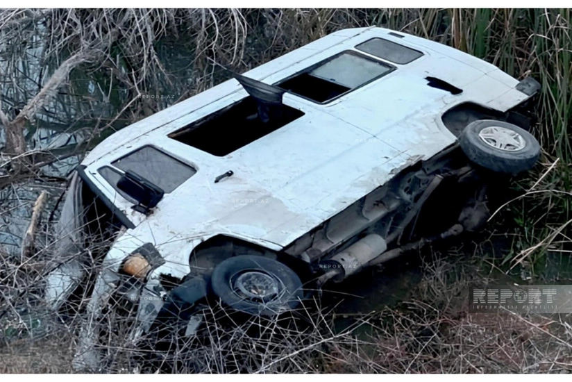 Şəmkirdə mikroavtobus kanala aşıb, xəsarət alanlar var