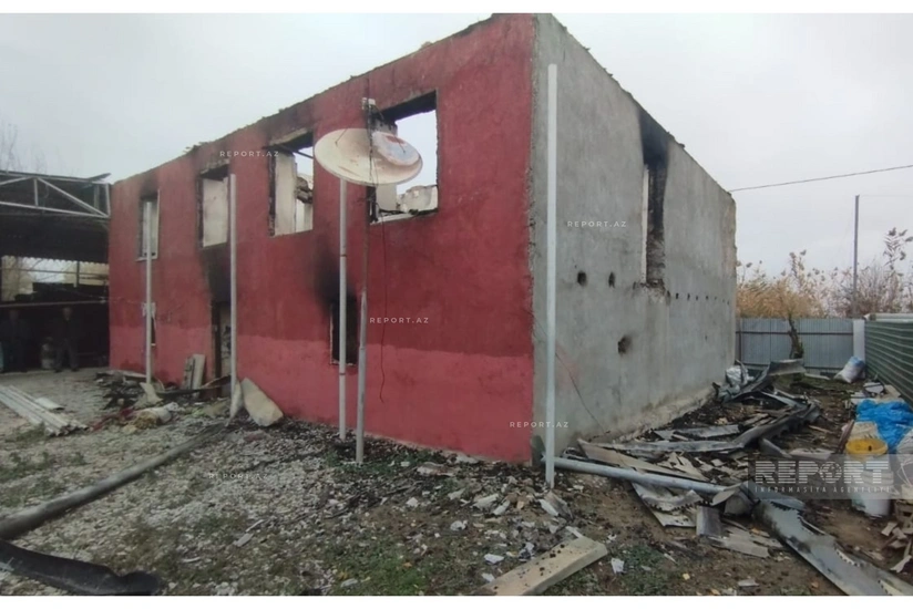 Kürdəmirdə səkkizotaqlı ev tamamilə yanıb