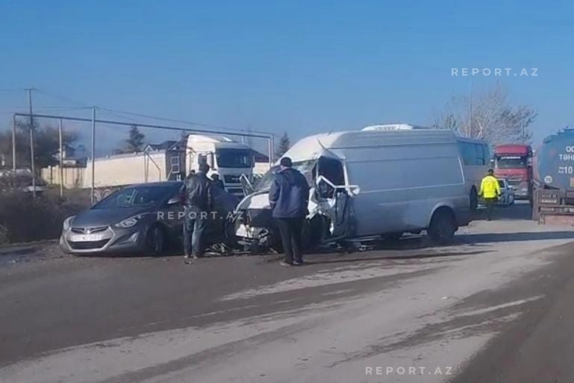 Qubada sərnişin avtobusu ilə yük maşını toqquşub, bir nəfər ölüb