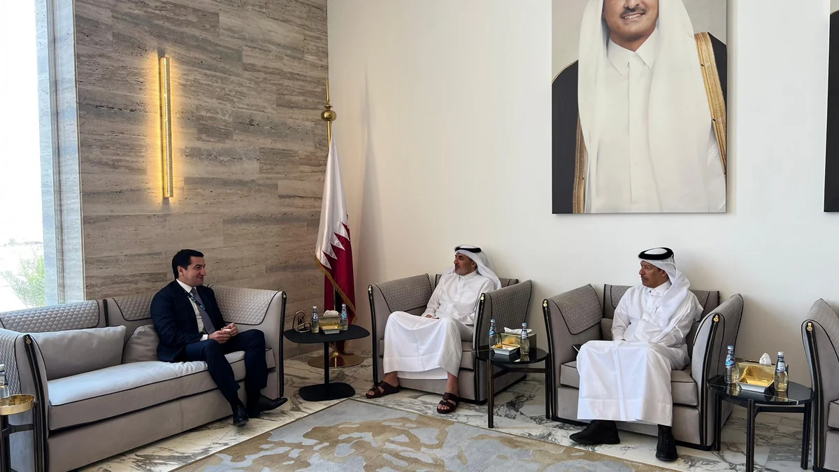 Hikmat Hajiyev meets with National Security Adviser to Emir of Qatar