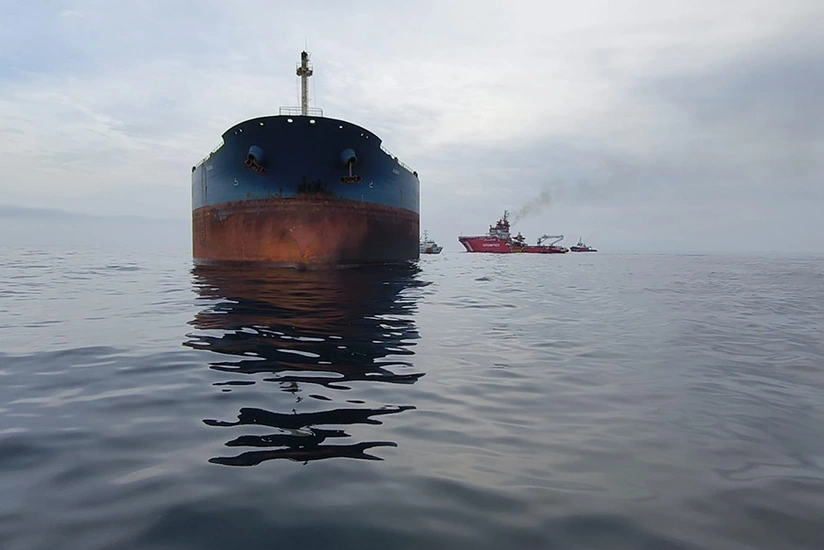 У берегов Болгарии атакованный морским дроном танкер Kairos терпит бедствие