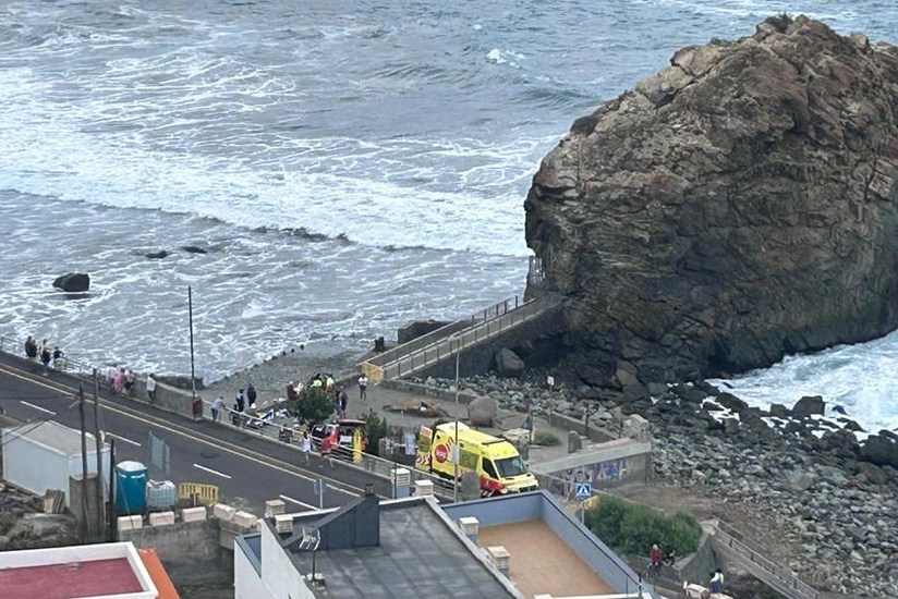 На испанском острове Тенерифе из-за сильного прибоя погибли четыре человека
