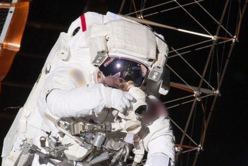 Çinin taykonavtları stansiyadan açıq kosmosa 8 saatlıq çıxış həyata keçiriblər